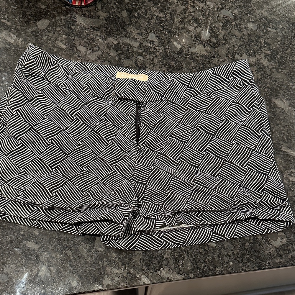 Banana Republic Black and White Geometric shorts